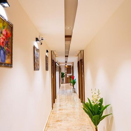 Hotel Lee Grand Ānand Extérieur photo
