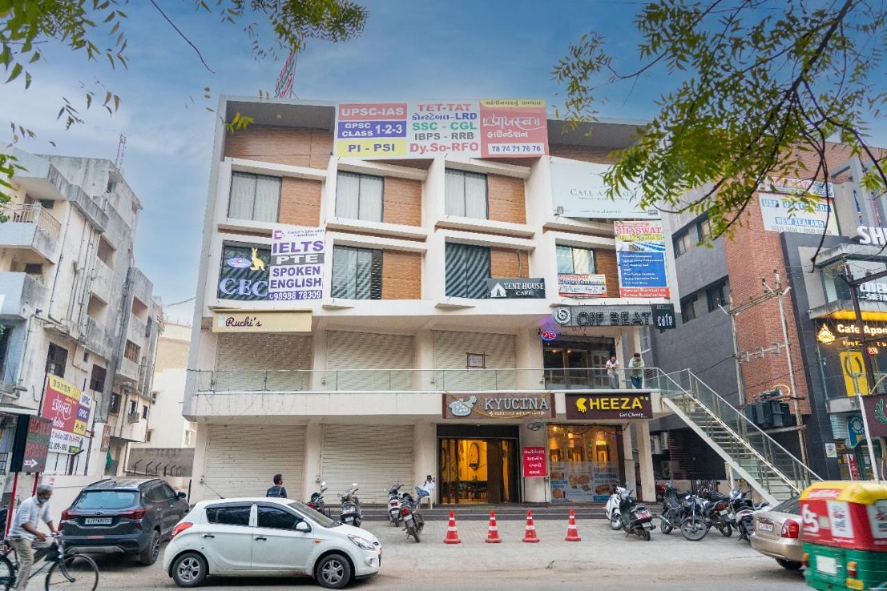 Hotel Lee Grand Ānand Extérieur photo
