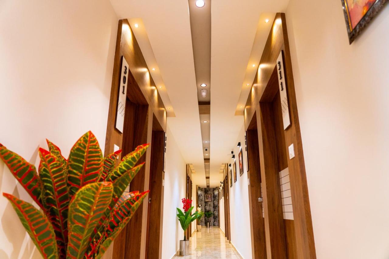 Hotel Lee Grand Ānand Extérieur photo