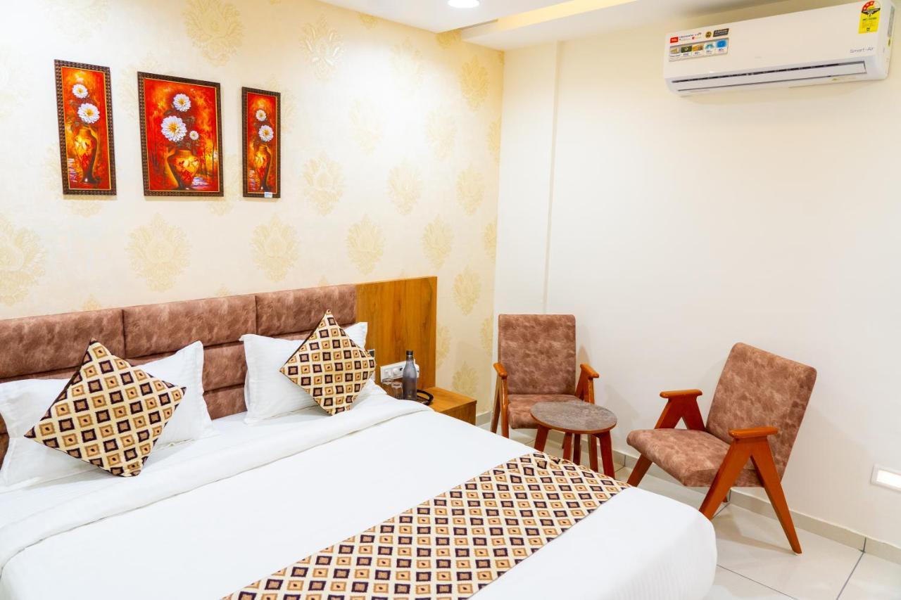Hotel Lee Grand Ānand Extérieur photo