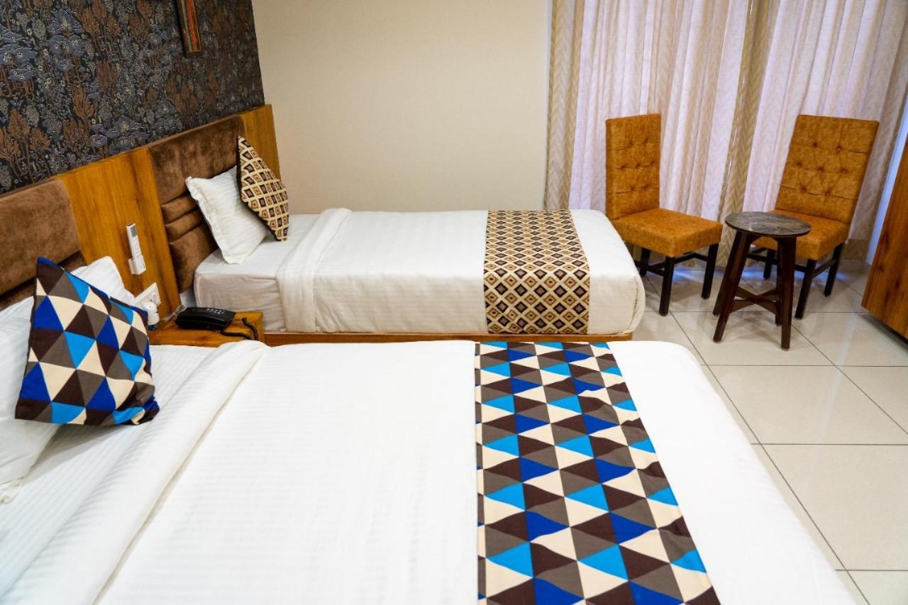 Hotel Lee Grand Ānand Extérieur photo
