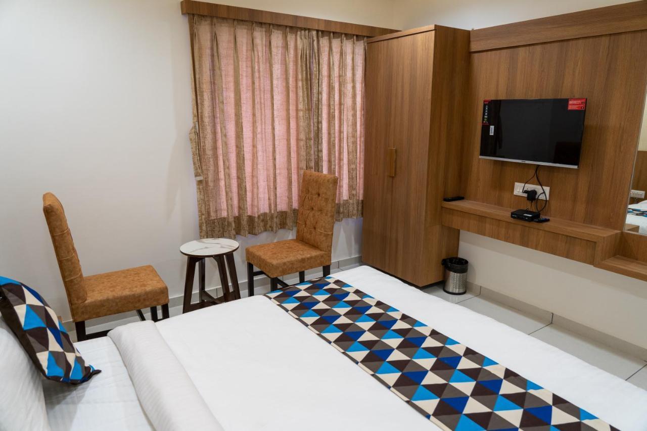 Hotel Lee Grand Ānand Extérieur photo