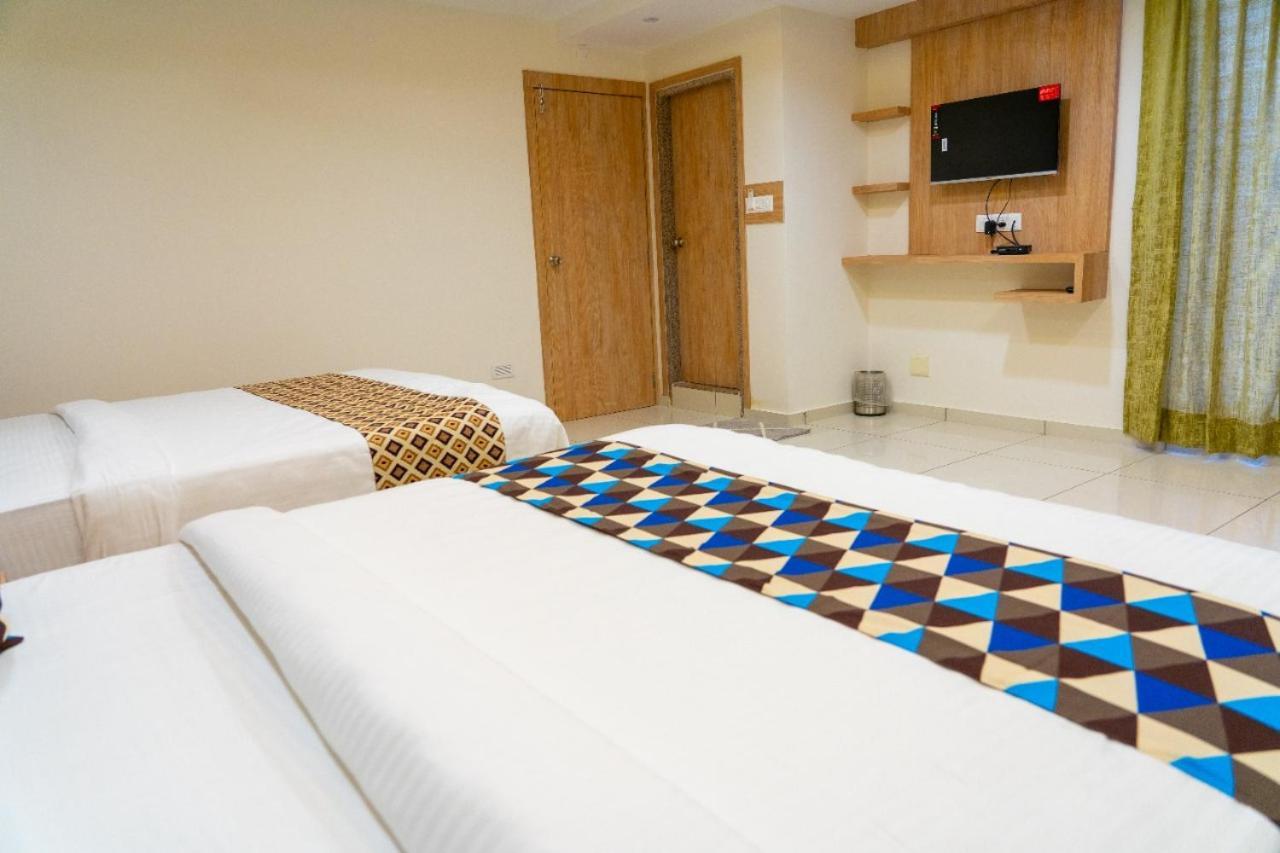 Hotel Lee Grand Ānand Extérieur photo