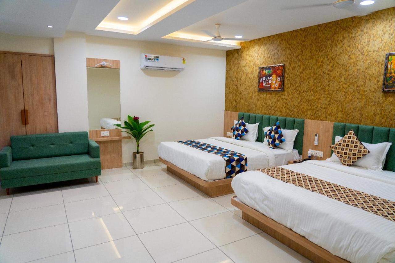 Hotel Lee Grand Ānand Extérieur photo