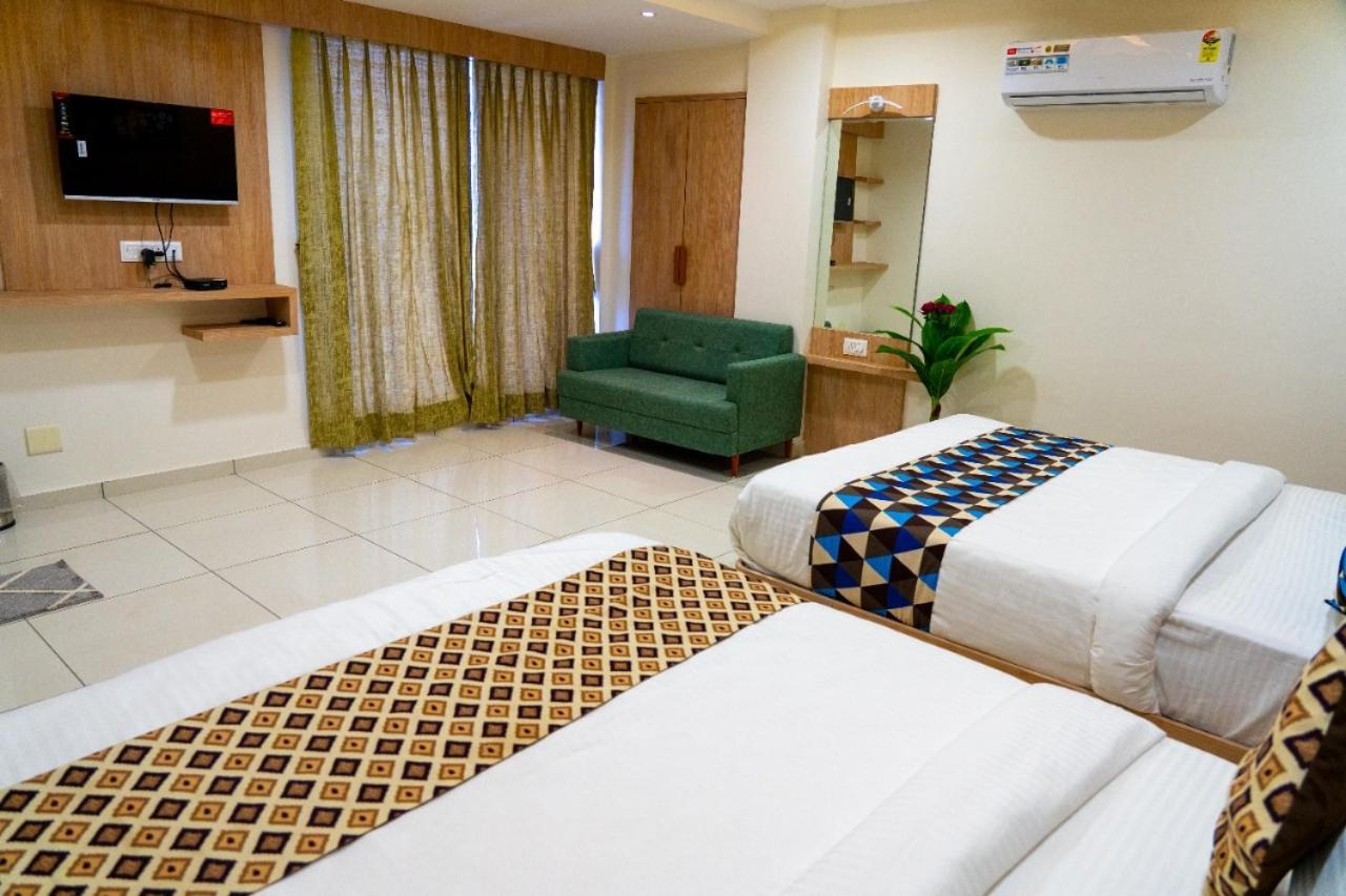 Hotel Lee Grand Ānand Extérieur photo