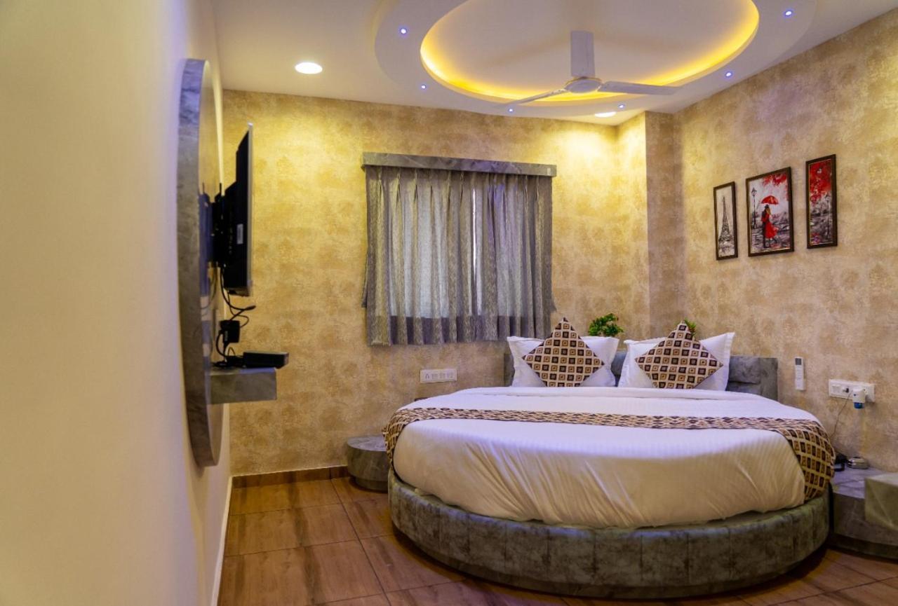 Hotel Lee Grand Ānand Extérieur photo