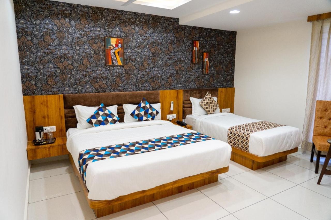 Hotel Lee Grand Ānand Extérieur photo