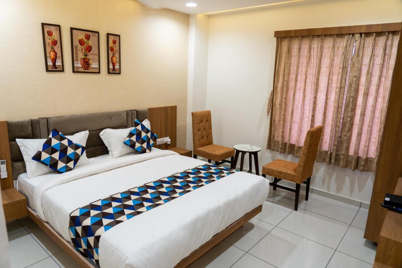 Hotel Lee Grand Ānand Extérieur photo